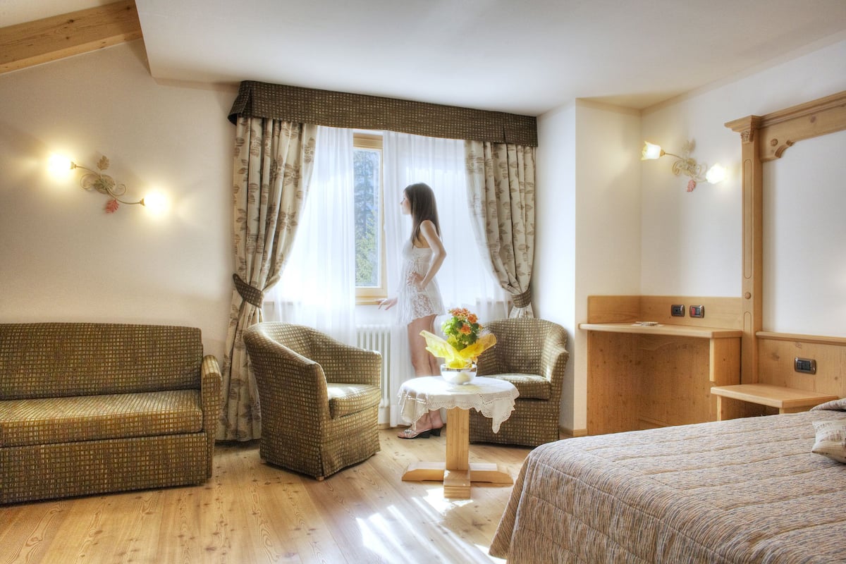 suite (relax with balcony) | minibar, in-room safe, bed sheets