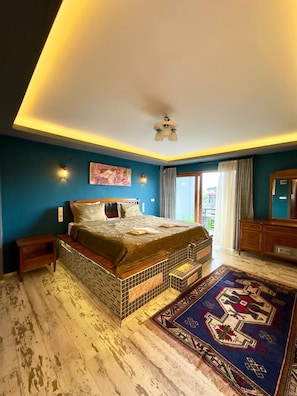 Grand Deluxe Room | Minibar, in-room safe, soundproofing, rollaway beds - Rebetika Hotel (Selçuk)