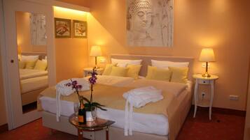 Double Room | In-room safe, individually decorated, individually furnished, desk