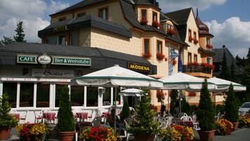 تناول الطعام بالخارج