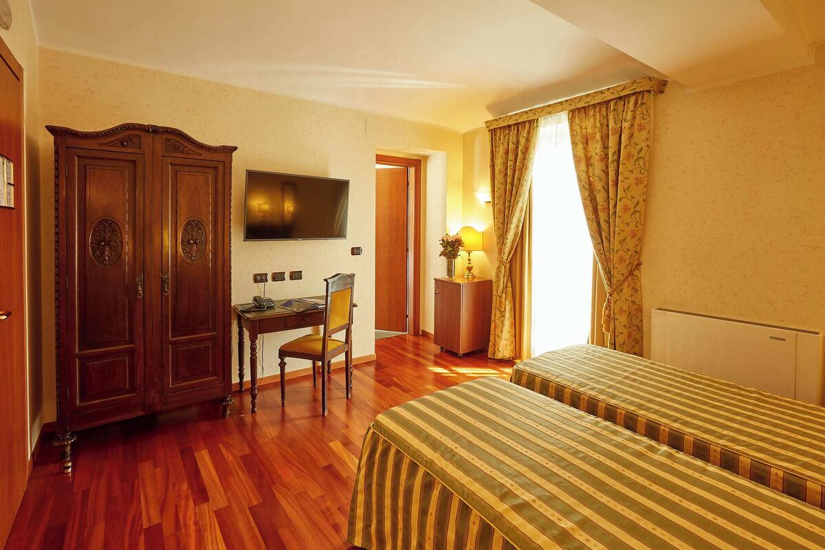 Dobbelt- eller tomannsrom – superior | Sengetøy av topp kvalitet, dundyner, senger med overmadrass og minibar