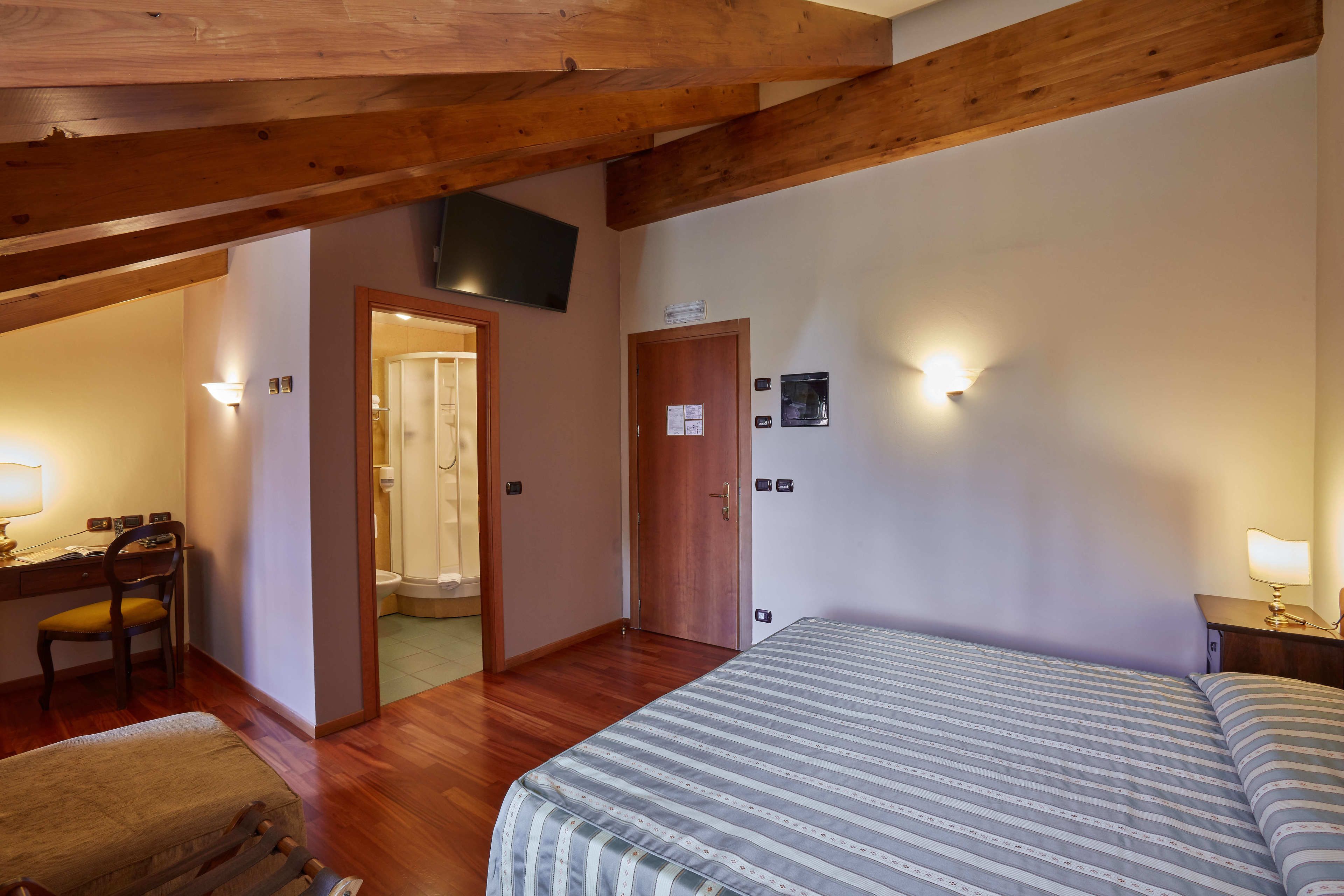 triple room | 1 bedroom, premium bedding, pillow-top beds, minibar