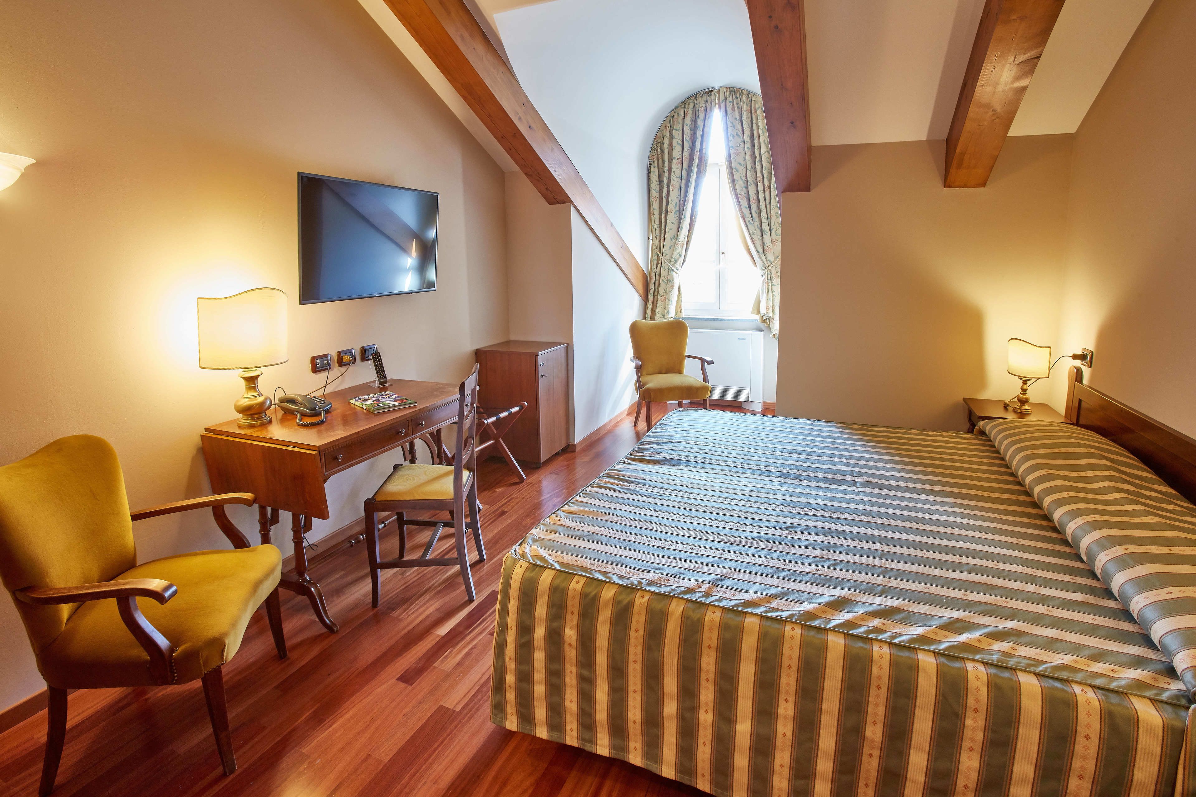 1 bedroom, premium bedding, pillow-top beds, minibar