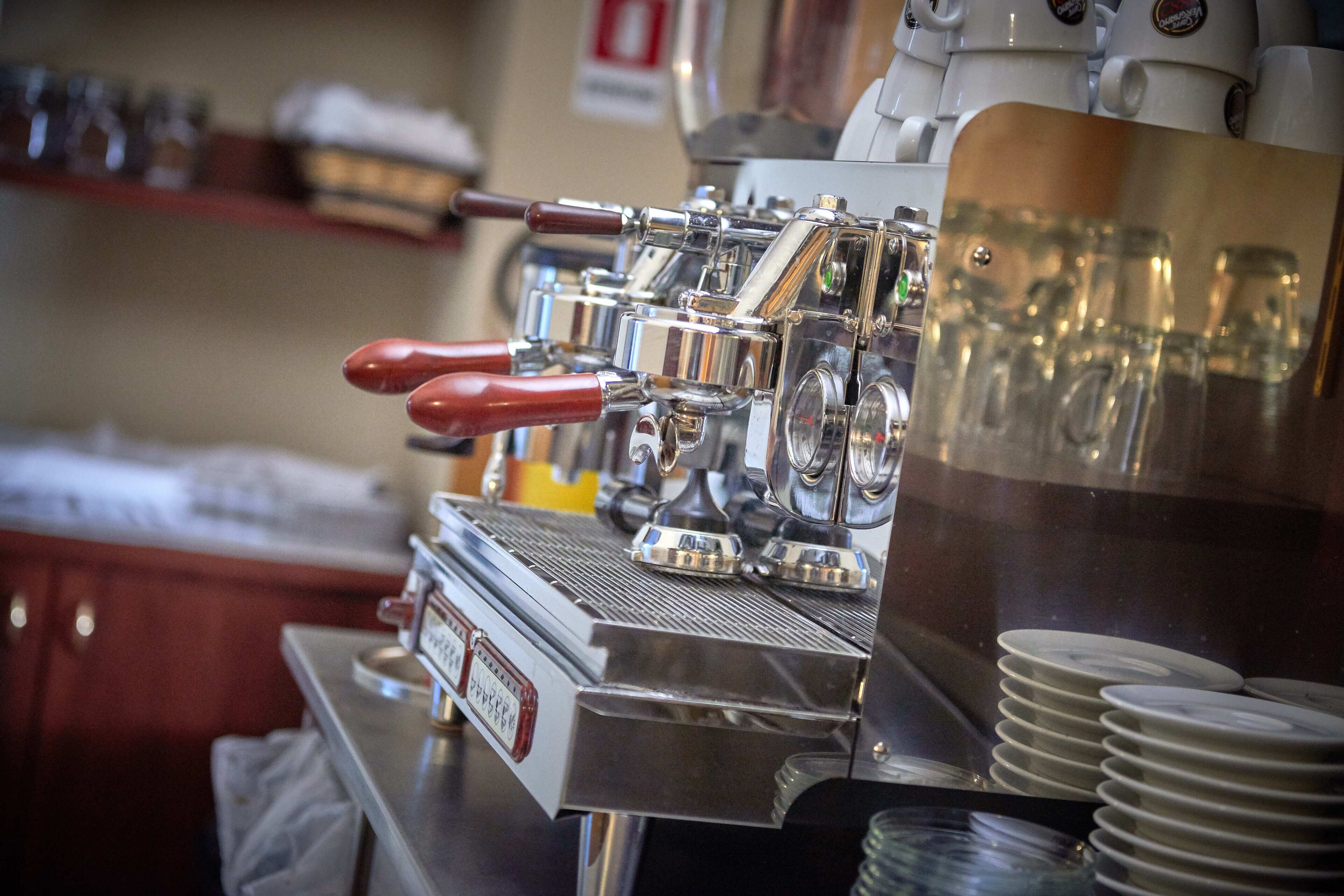 daily cooked-to-order breakfast (eur 9 per person)