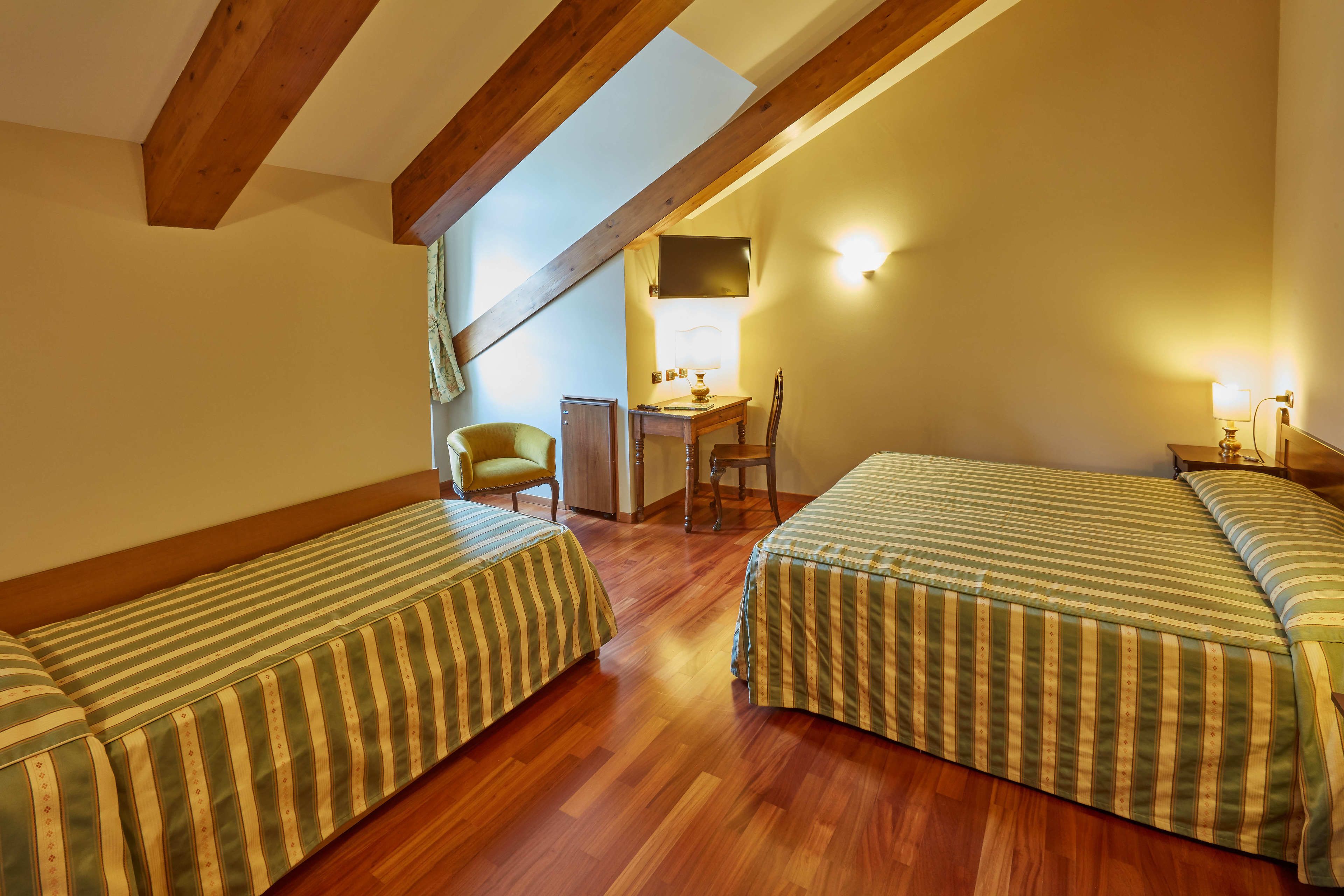 1 bedroom, premium bedding, pillow-top beds, minibar