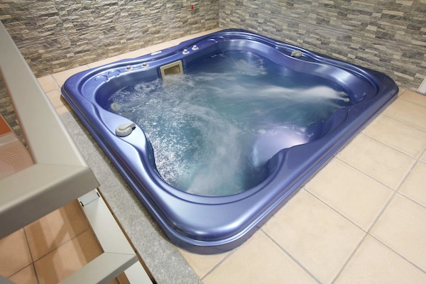 Indoor spa tub