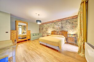 SUITE CON VASCA IDROMASSAGGIO | Premium bedding, down comforters, pillowtop beds, minibar