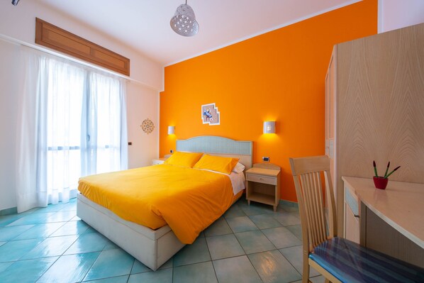 A bedroom with a bed, bedside tables, a chair, and a desk. - La Casa delle Stelle (Maiori)