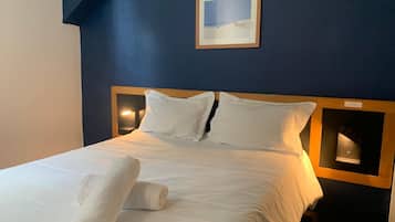 Desk, soundproofing, rollaway beds, free WiFi