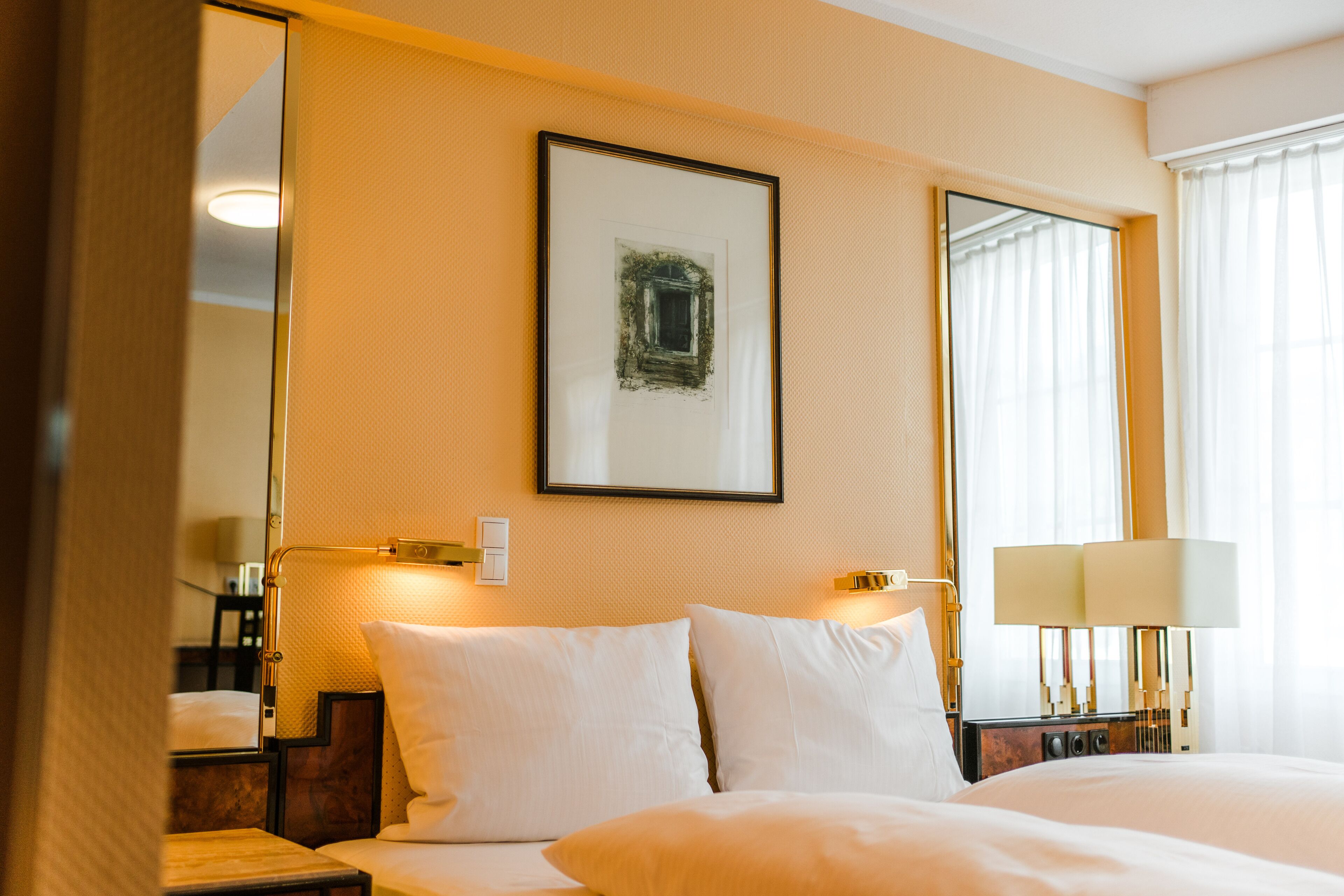 1 bedroom, select comfort beds, minibar, desk