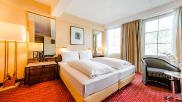 Tweepersoonskamer, uitzicht op rivier | 1 slaapkamer, Select Comfort-bedden, een minibar, een bureau