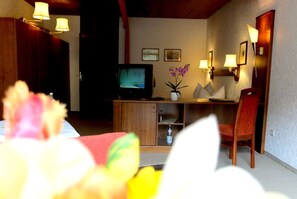 Habitación doble Confort | Ropa de cama de alta calidad, escritorio, cunas y camas extra 