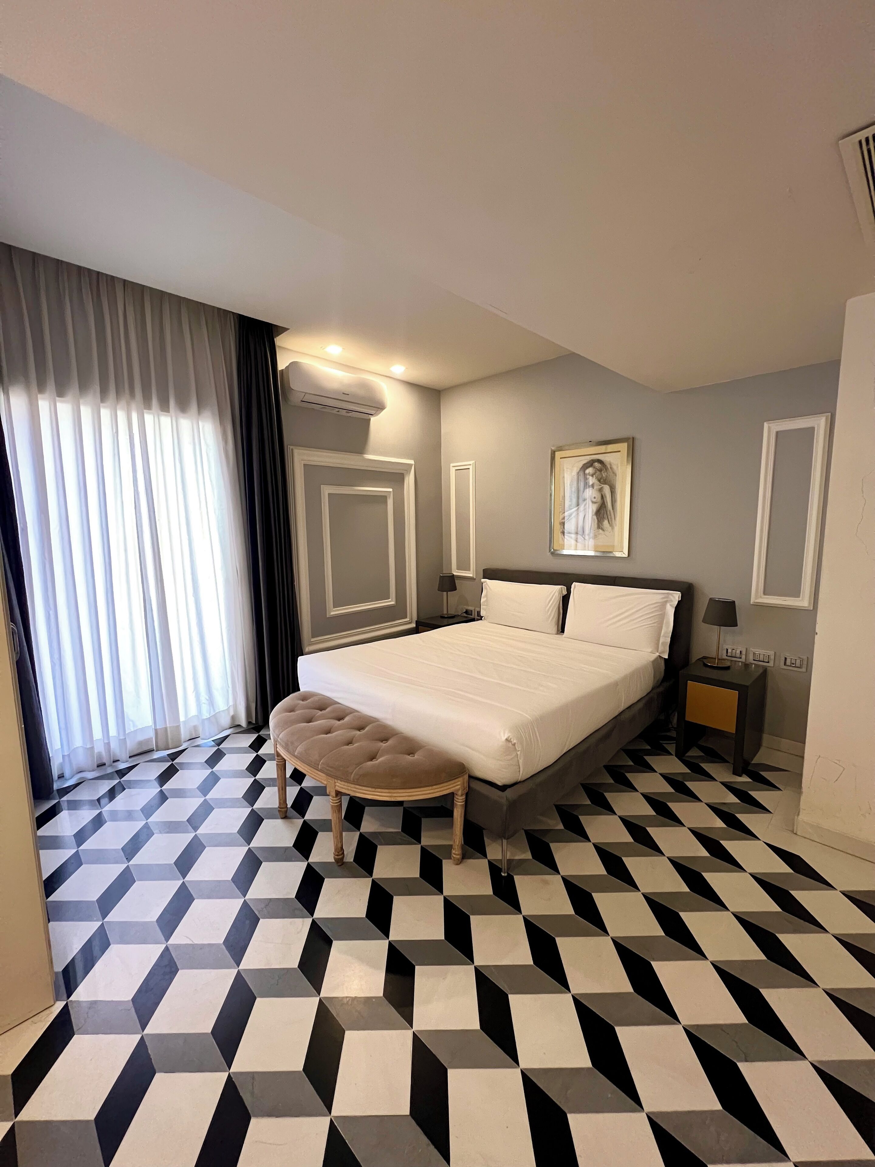 Deluxe Room | Minibar, in-room safe, individually furnished, desk
