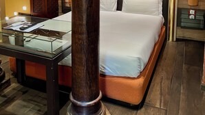 Rom – comfort | Minibar, safe på rommet, skrivebord og blendingsgardiner