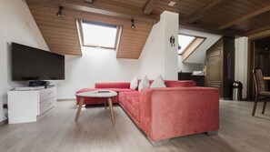 Familieleilighet (Excl. 150CHF cleaning fee) | Oppholdsområde | LCD-TV