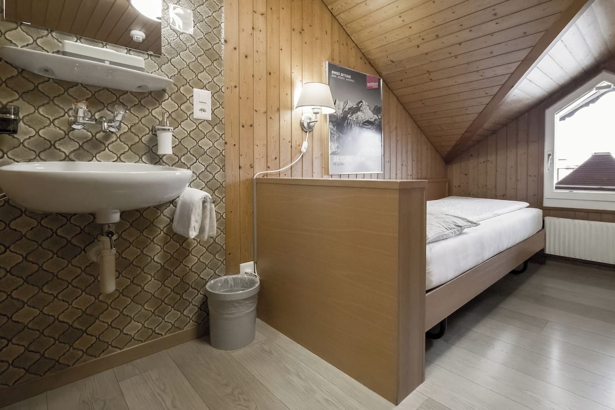 basic single room, shared bathroom | premium bedding, memory-foam beds, in-room safe, desk