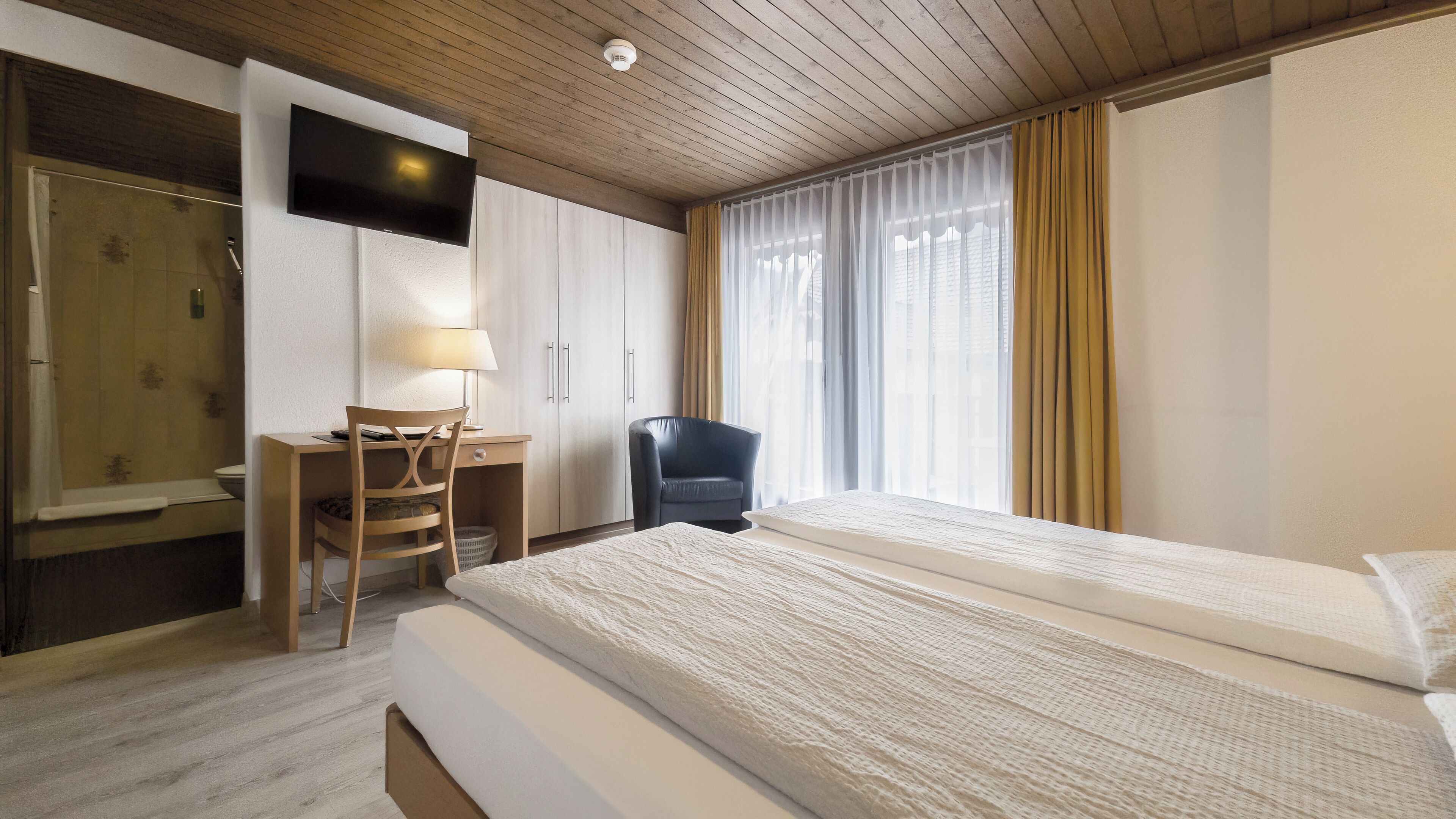 standard twin room, balcony | premium bedding, memory-foam beds, in-room safe, desk