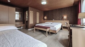 Superior-værelse til 3 personer - balkon | Premium-sengetøj, senge med madrasser af memory foam