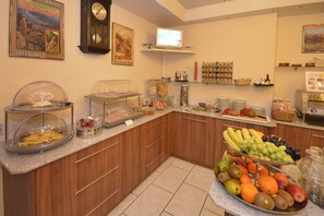 Tägliches Frühstücksbuffet gegen Gebühr