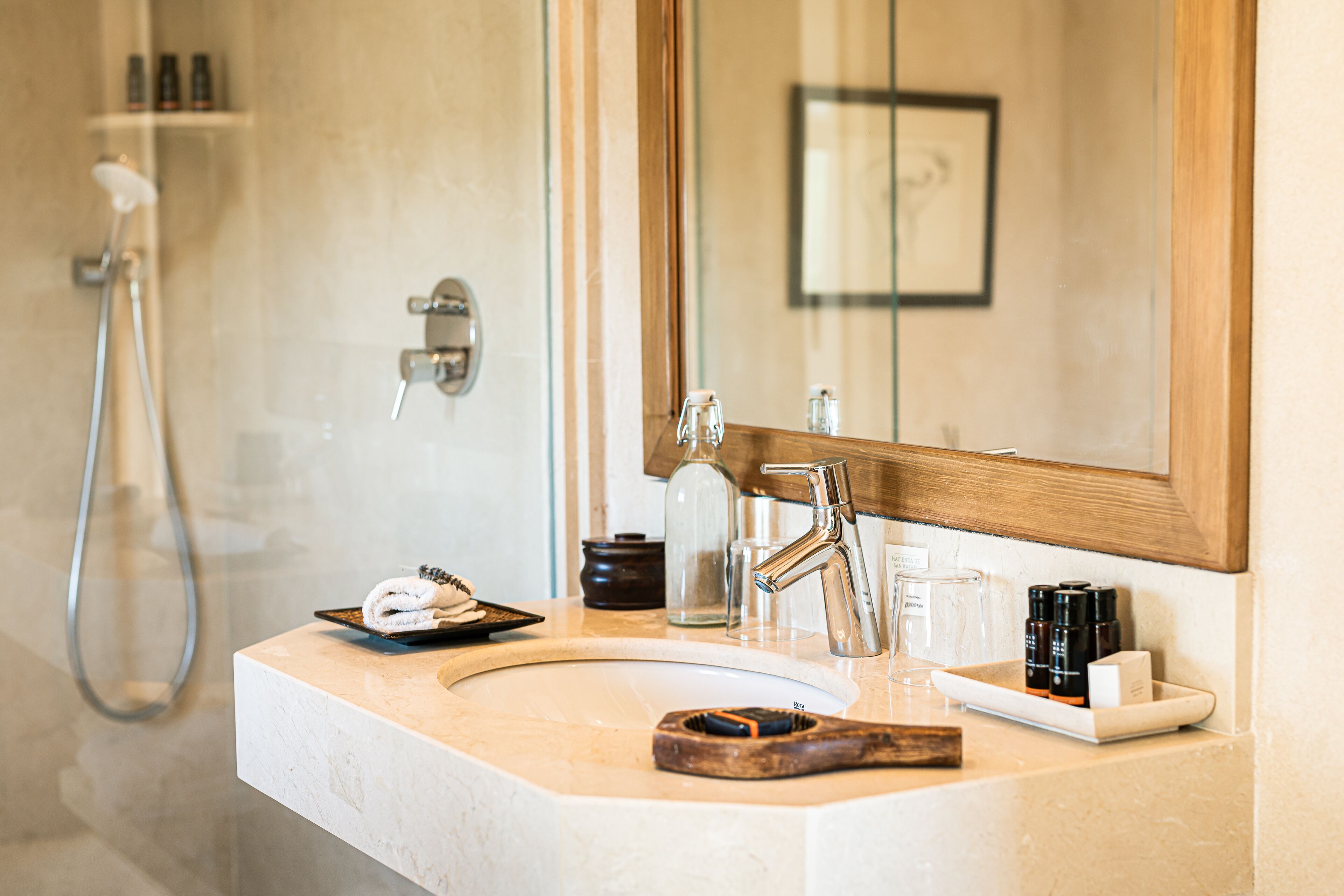 villa (suite) | bathroom | combined shower/bathtub, rainfall showerhead, free toiletries