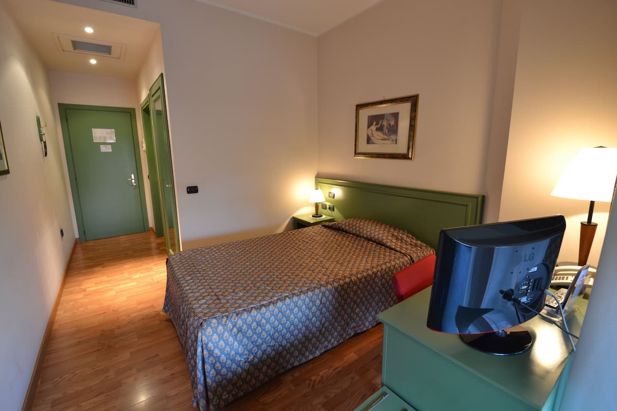 Single Room | Premium bedding, minibar, in-room safe, desk