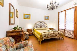 Basic Triple Room, 1 Bedroom, Non Smoking, Garden View