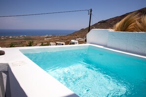 Individually decorated, individually furnished, desk, soundproofing - White Cave Villas (Santorini)