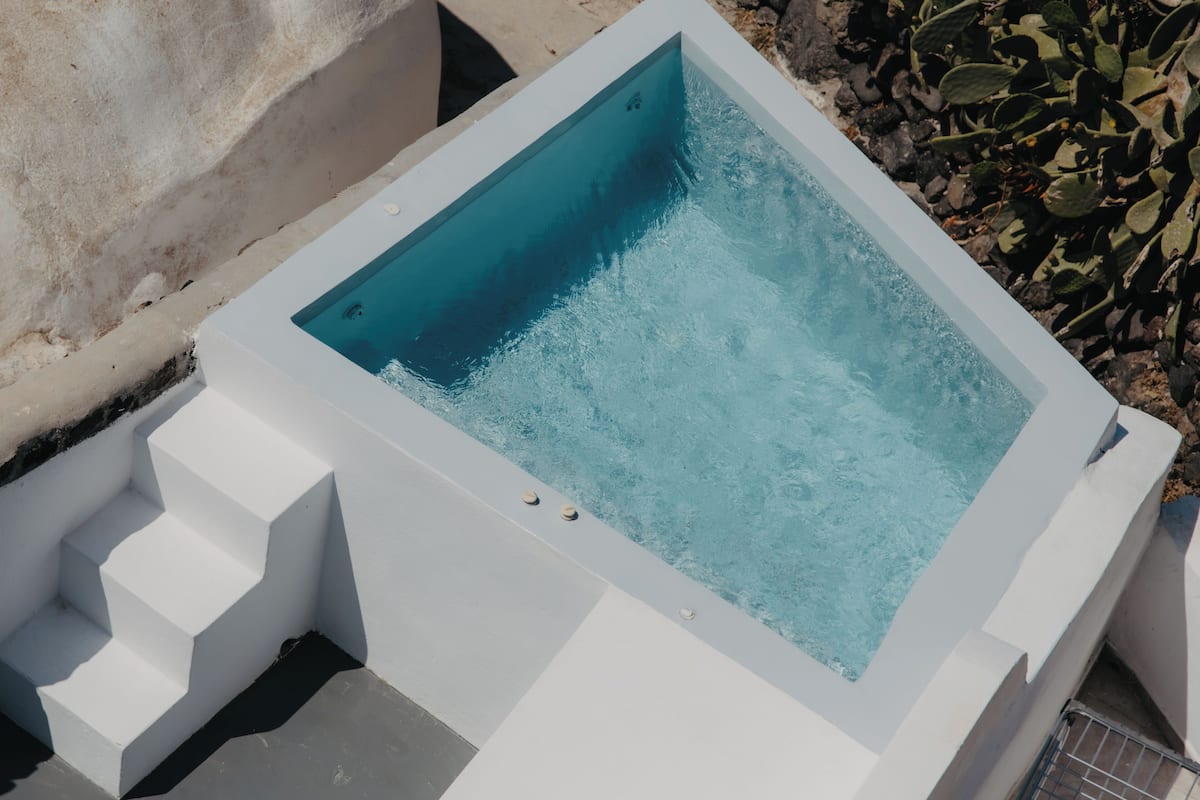 Executive Suite with Outdoor Jetted Tub, Terrace, Sea View | 1 makuuhuone, yksilöllisesti sisustettu, yksilöllisesti kalustettu