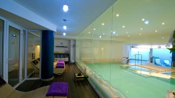 Indoor pool, pool loungers