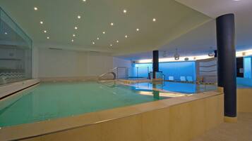 Indoor pool, pool loungers