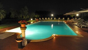 Outdoor pool - Agriturismo Villa de' Fiori (Pistoia)