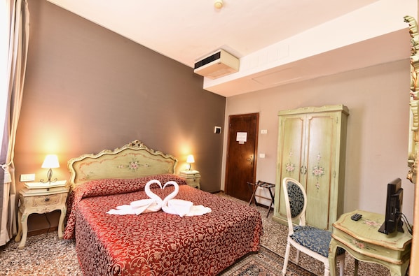 Classic Double or Twin Room | 1 bedroom, desk, free WiFi, bed sheets