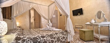 Shower, free toiletries, hair dryer, bidet