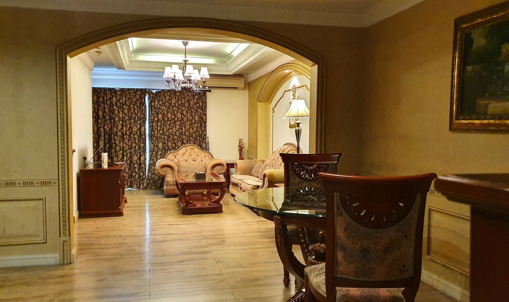 one bedroom suite | in-room dining