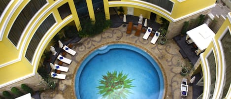 Outdoor pool, pool loungers