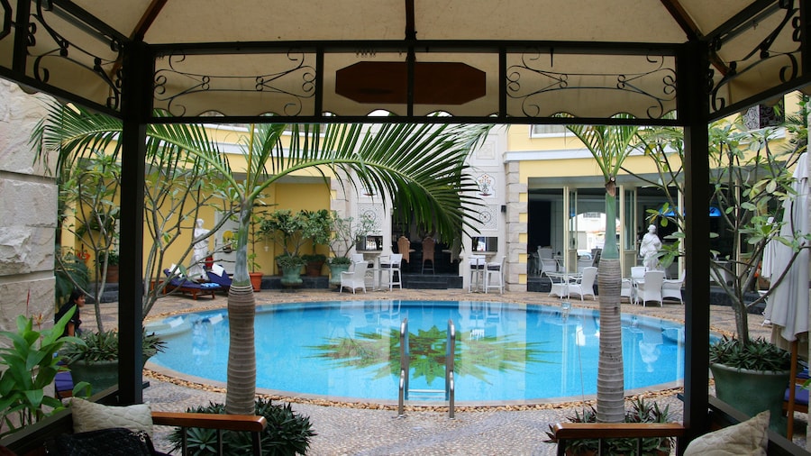 Four Seasons Place