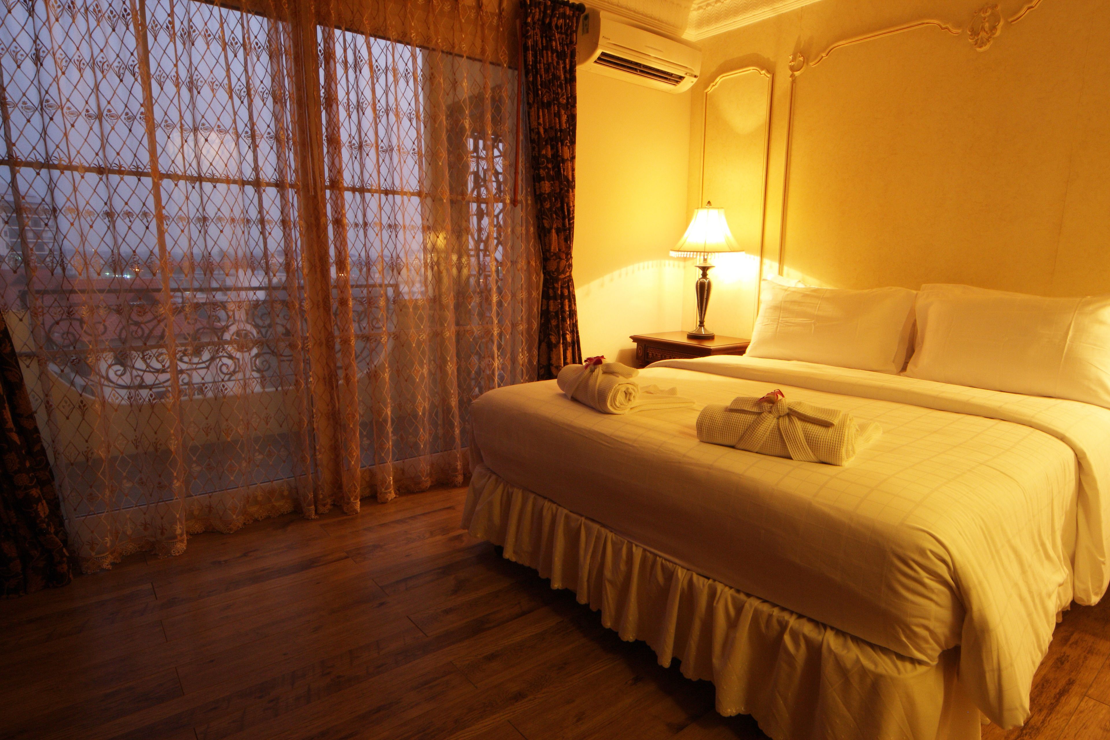 2 bedrooms, egyptian cotton sheets, premium bedding, pillow-top beds