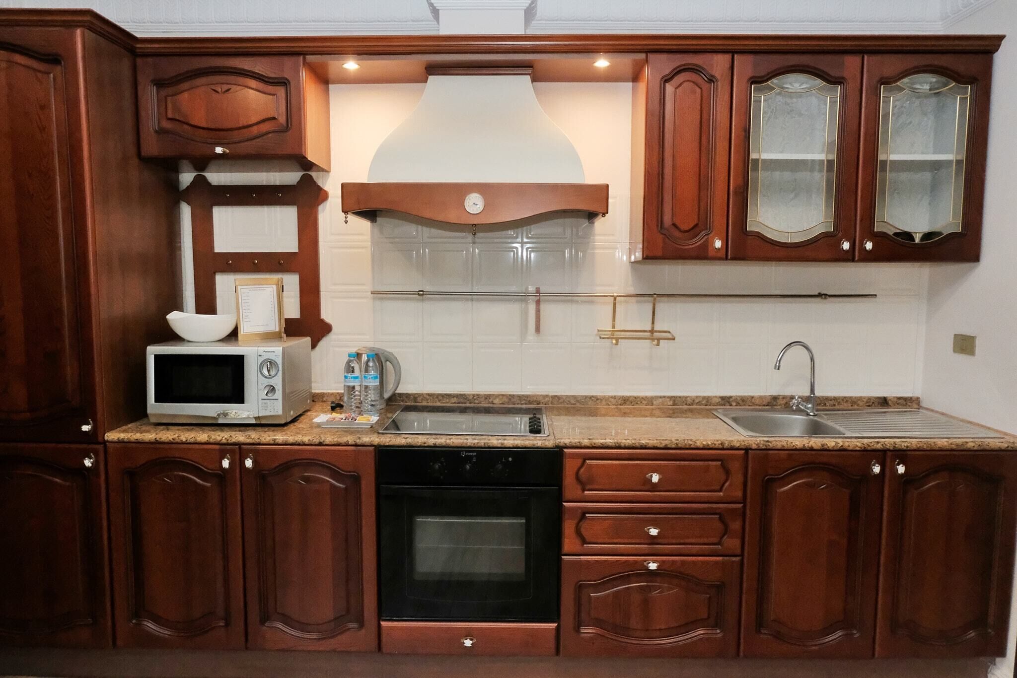 family suite | private kitchen | fridge, microwave, oven, stovetop