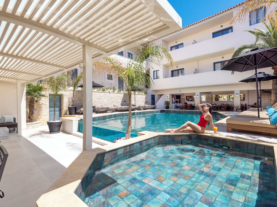 Outdoor pool, pool loungers