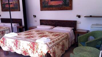 Cots/infant beds, rollaway beds, free WiFi