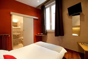 Double Room | In-room safe, desk, soundproofing, iron/ironing board - Hôtel Abalone (Nîmes)