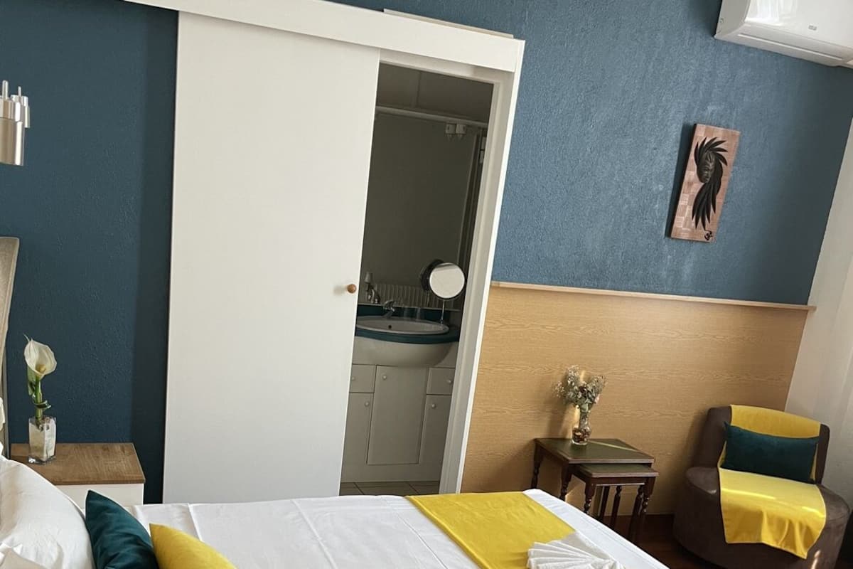 Premium Double Room | In-room safe, desk, soundproofing, iron/ironing board