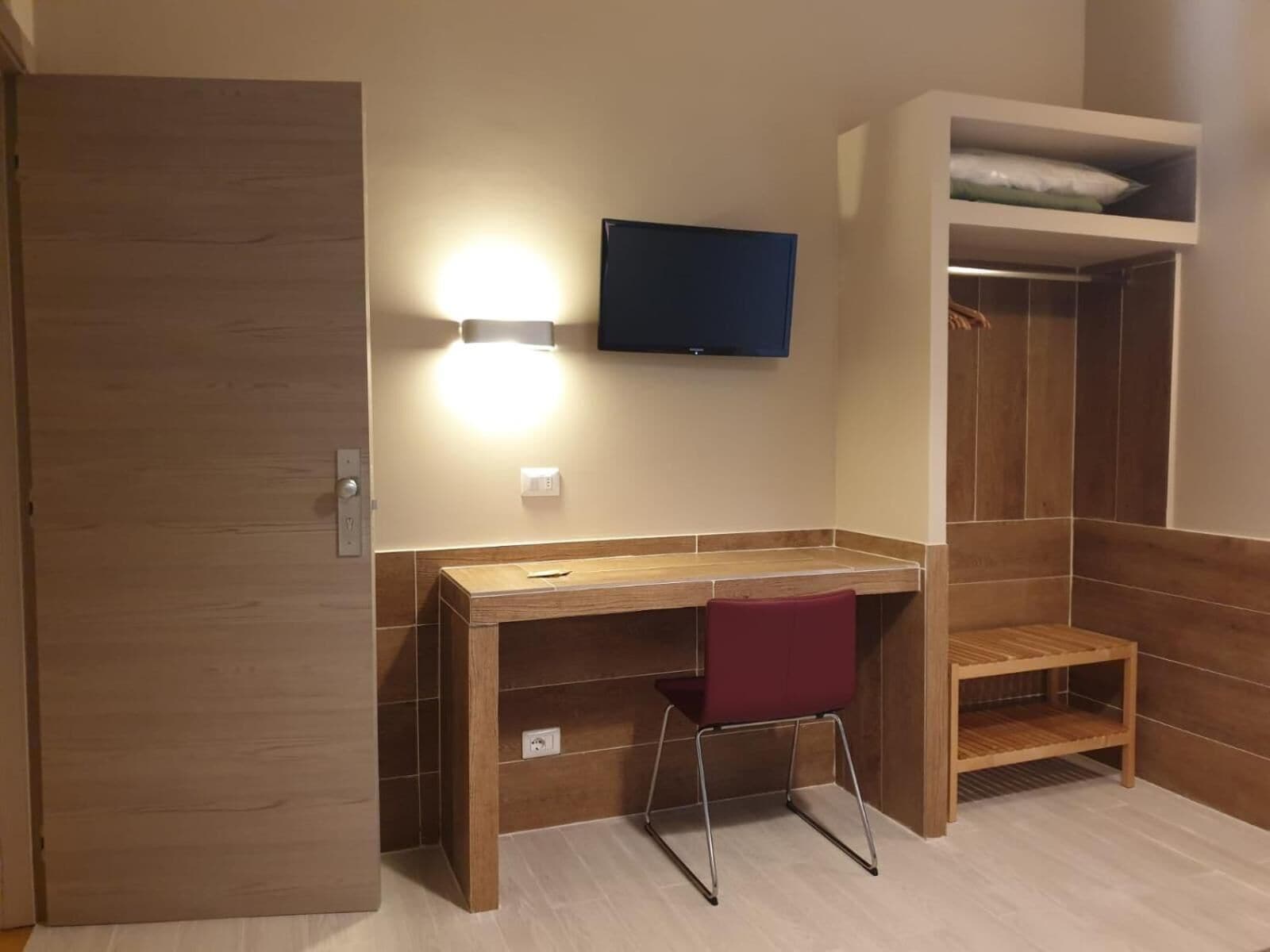 in-room safe, desk, cots/infant beds, rollaway beds