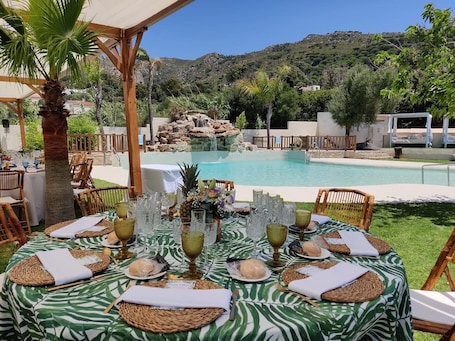 Seasonal outdoor pool, pool umbrellas, sun loungers