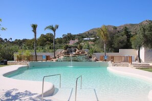 Seasonal outdoor pool, pool umbrellas, sun loungers - La Torre (Tarifa)
