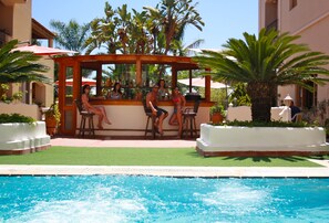 Outdoor pool - La Filadelfia (Lipari)
