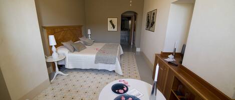 In-room safe, desk, soundproofing, free WiFi