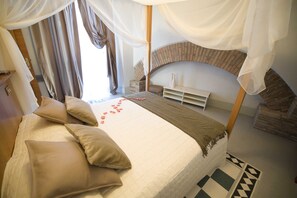 Habitación con 1 cama doble o 2 individuales | Caja fuerte, escritorio, sistema de insonorización y wifi gratis