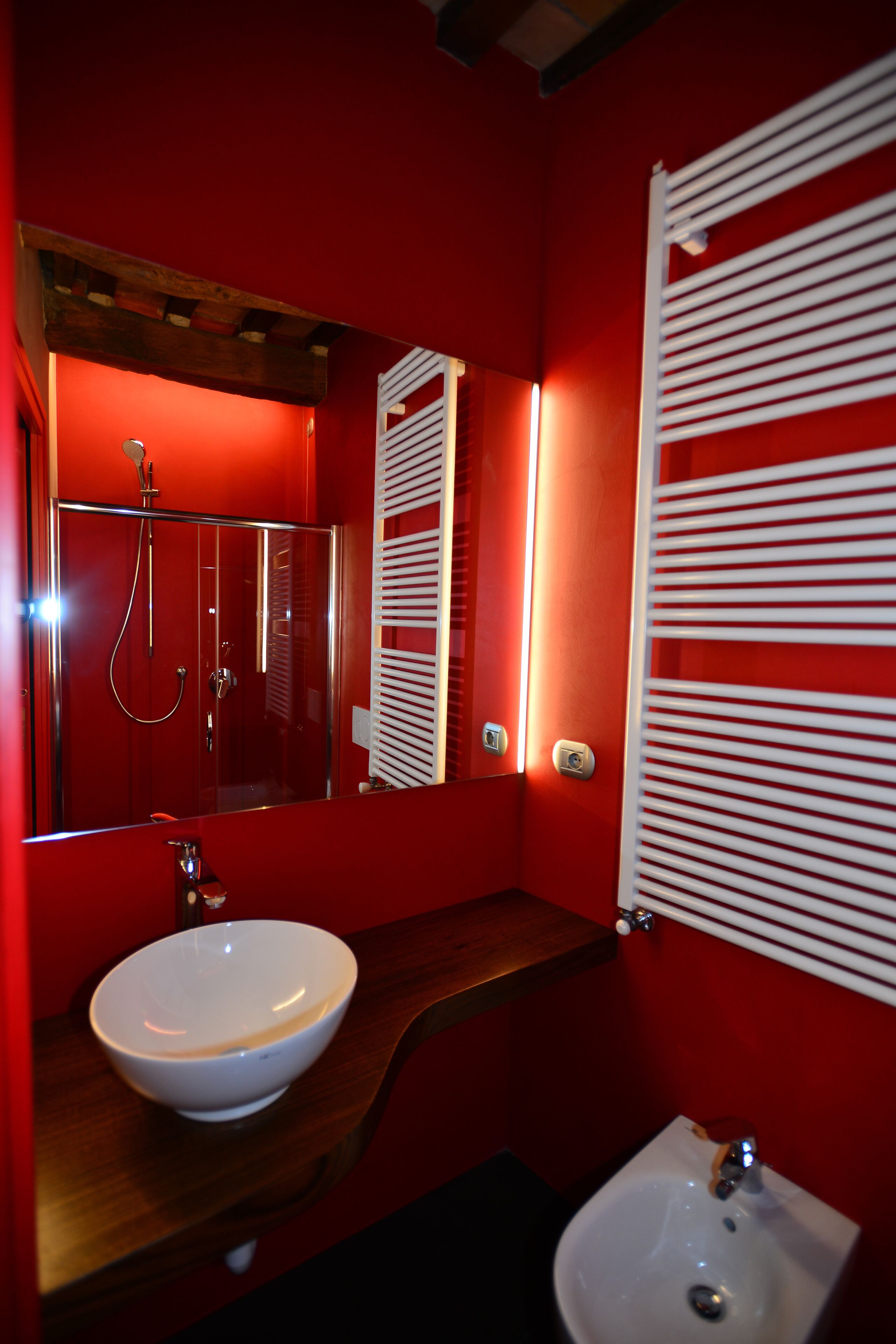 Classic Apartment | Bathroom | Combined shower/bathtub, jetted bath, hair dryer, bidet