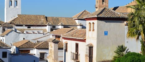 Vista frontal de la propiedad